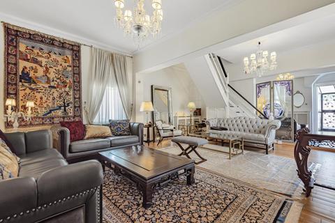 3 Grove Place, London, W3 6AS