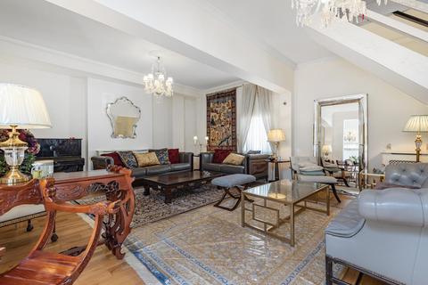 3 Grove Place, London, W3 6AS