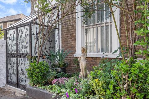 3 Grove Place, London, W3 6AS