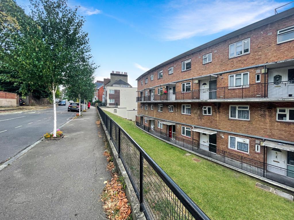 Ermine Road, Ladywell SE13 7JJ 2 bed £1,600 pcm (£369 pw)