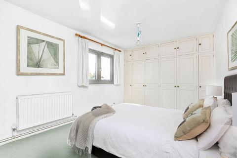 20 Holly Tree Close, London, SW19 6EA