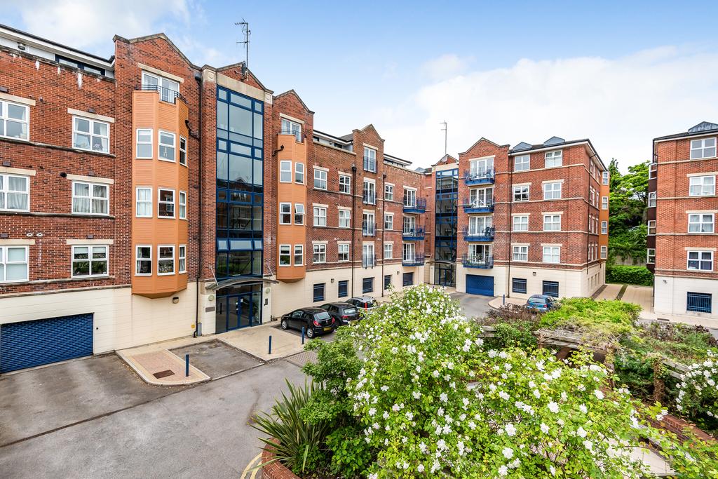 Carisbrooke Road, Far Headingley... 2 bed flat £247,000