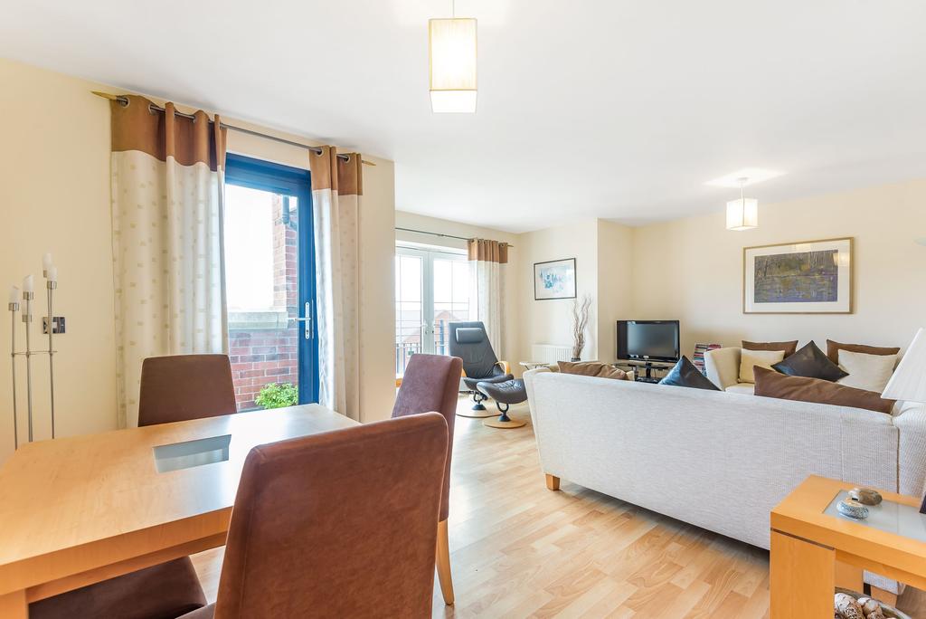 Carisbrooke Road, Far Headingley... 2 bed flat £247,000