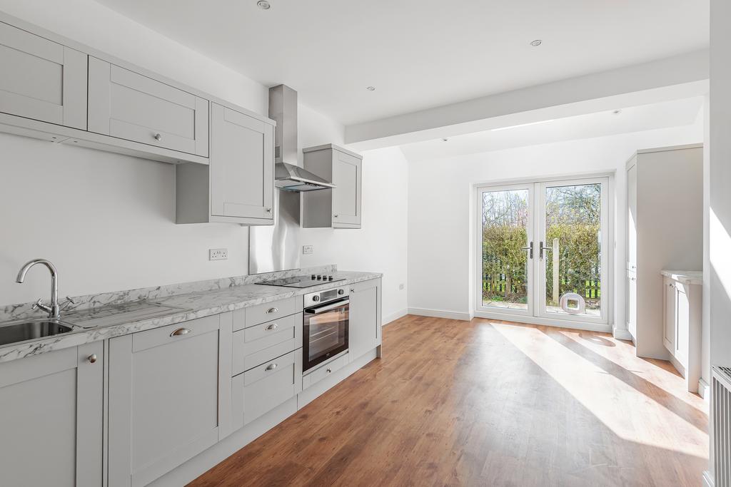 Kirkfield Lane, Thorner, Leeds, LS14 3 bed terraced house £300,000