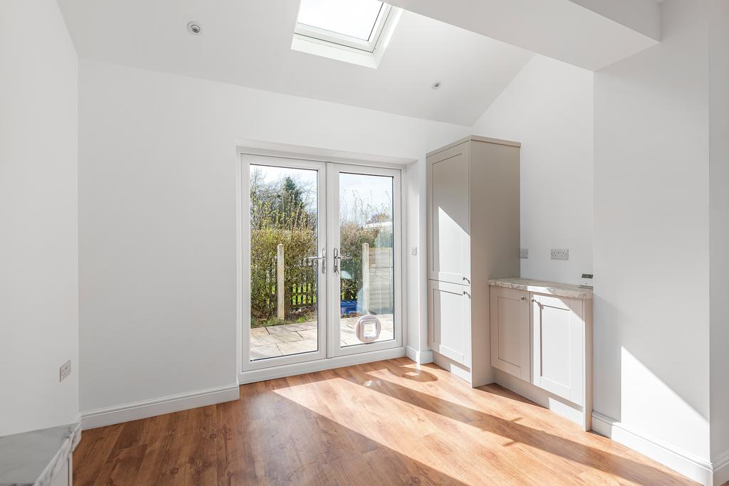 Kirkfield Lane, Thorner, Leeds, LS14 3 bed terraced house £300,000