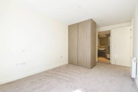 3 bedroom flat to rent - Deveraux House, Duke of Wellington Avenue, Woolwich Arsenal, London SE18