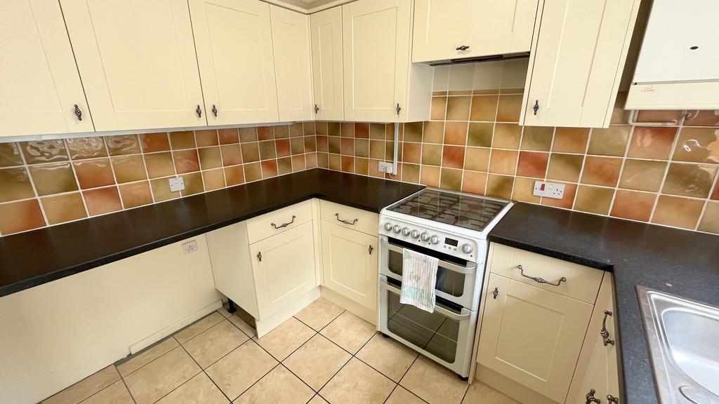 Longfield Close, Loddon 2 bed detached bungalow £270,000