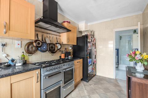 218 Marvels Lane, London, SE12 9PS