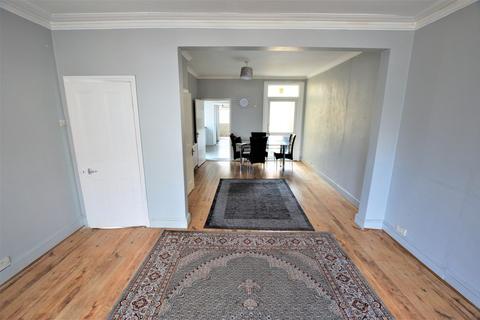 3 bedroom end of terrace house for sale - North Road, Southall
