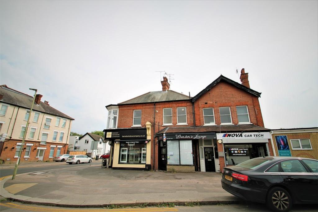 Bulwer Road, 2 bed apartment £1,400 pcm (£323 pw)