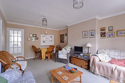 5 Charts Close, Cranleigh, GU6 8BH