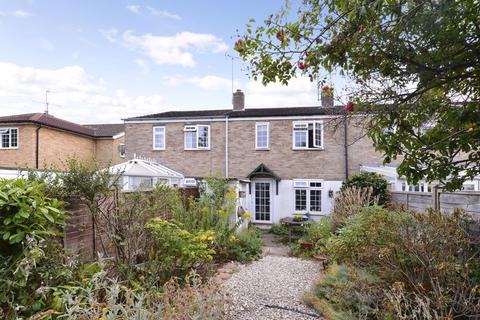 5 Charts Close, Cranleigh, GU6 8BH