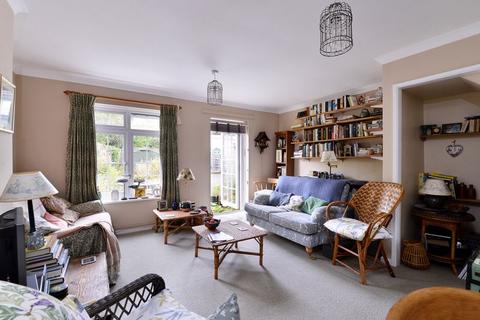 5 Charts Close, Cranleigh, GU6 8BH