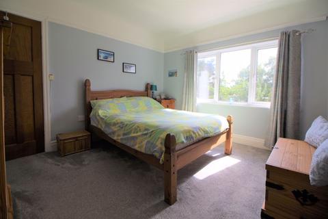 5 Berwyn Drive, Wirral, CH61 6UD
