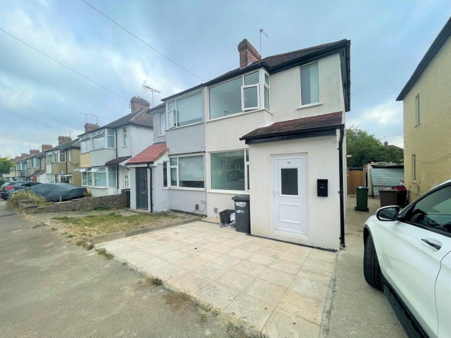 Third Avenue, Sundon Park, Luton, LU3... 2 bed semidetached house £