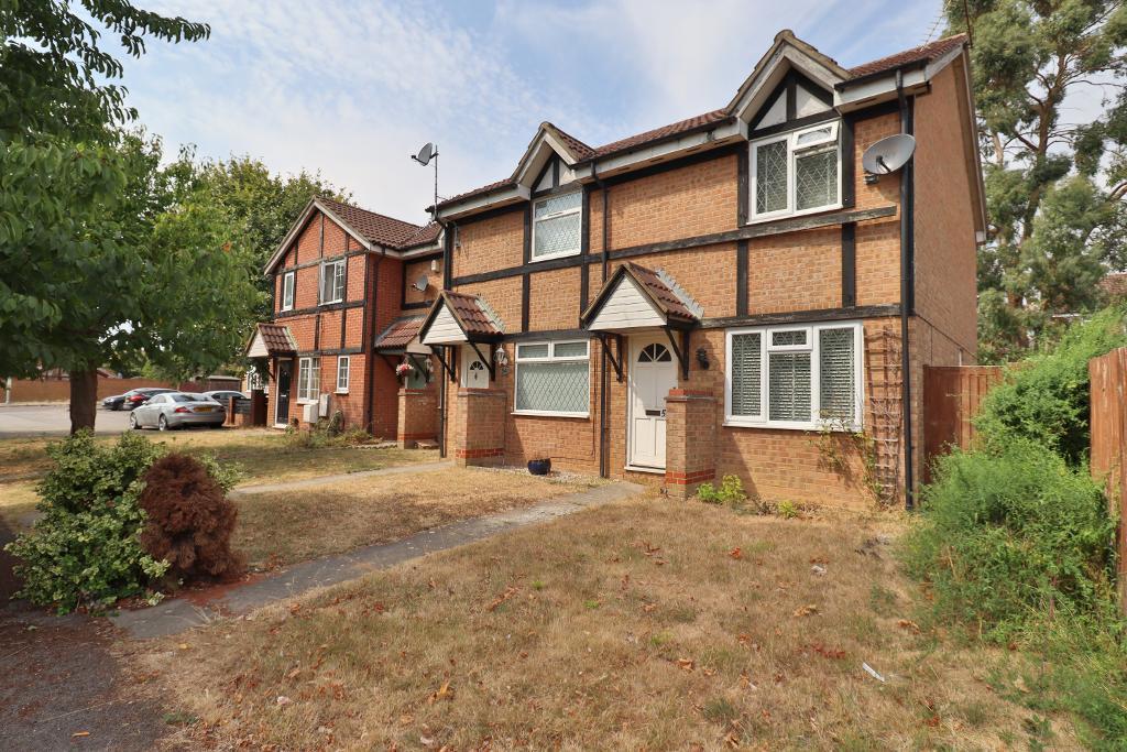 Farmbrook, Bushmead, Luton, Bedfordshire, LU2 7SZ 2 bed end of terrace
