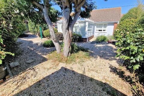 2 bedroom detached bungalow for sale - Howgate Road, Bembridge, Isle of Wight, PO35 5TW