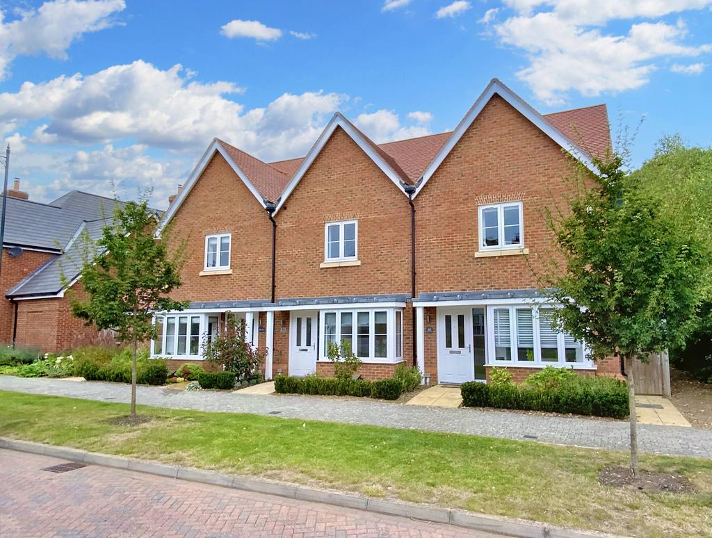 Beacon Avenue, Kings Hill ME19 2 bed terraced house £1,500 pcm (£346 pw)