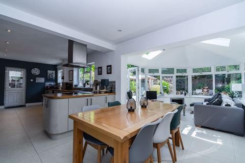 5 Denham Walk, Chalfont St Peter, Gerrards Cross, SL9 0EN