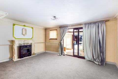 124 Tamarisk Road, South Ockendon, RM15 6HU
