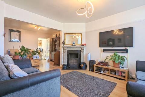 61 The Drive, Feltham, TW14 0AQ