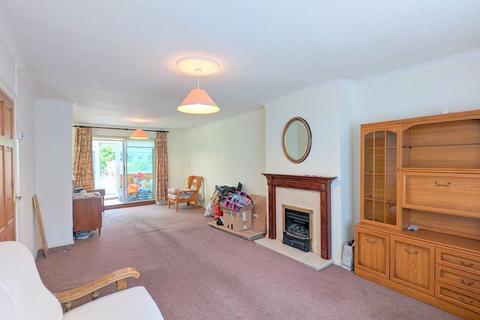 3 bedroom semi-detached house for sale - Colonial Road, Feltham