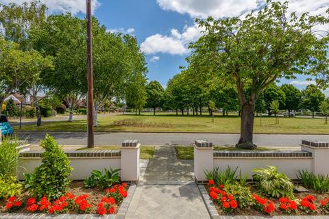 7 Branscombe Square, Southend-on-sea, SS1 3QD