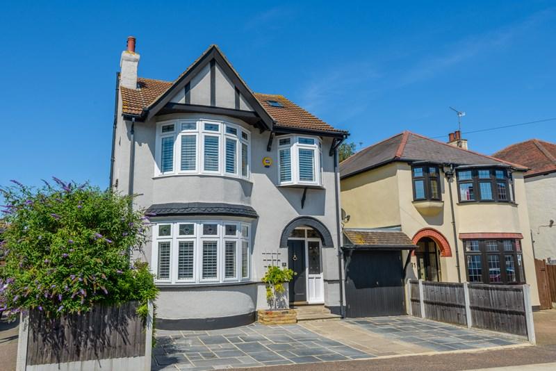 Queens Avenue, LeighOnSea, SS9 5 bed detached house £700,000