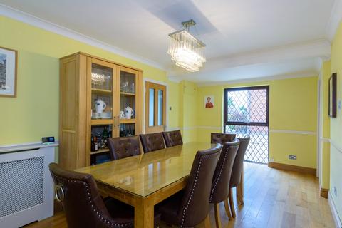 25 Challacombe, Southend-on-sea, SS1 3TY