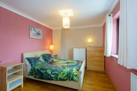 25 Challacombe, Southend-on-sea, SS1 3TY