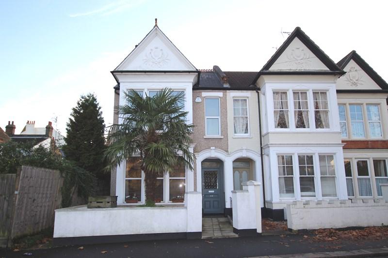 Cambridge Road, SouthendOnSea, SS1 4 bed semidetached house £450,000