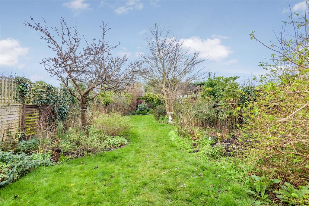 Shoebury Road, Thorpe Bay, Essex, SS1 3 bed semidetached house £400,000