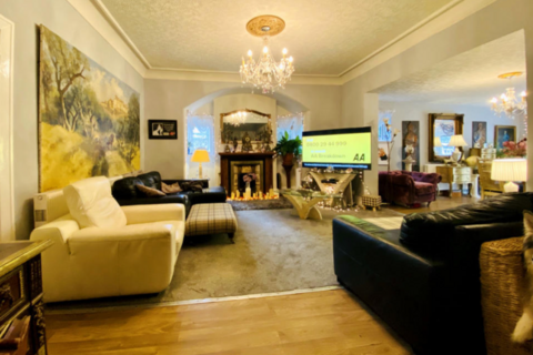 undefined, Kingston Avenue