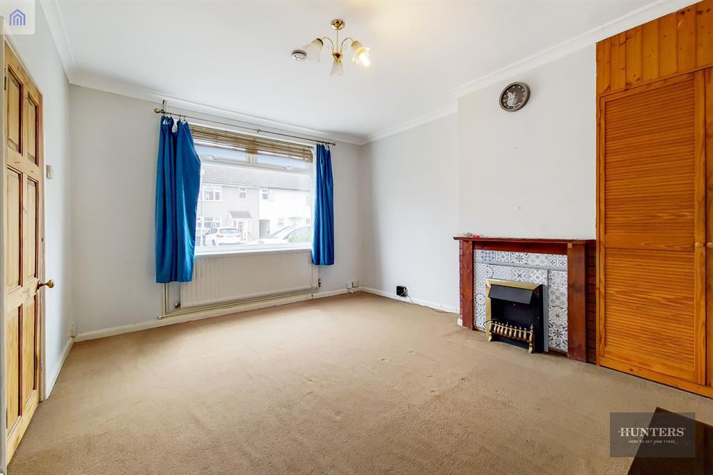 Campden Crescent, Dagenham, RM8 3 bed terraced house £400,000