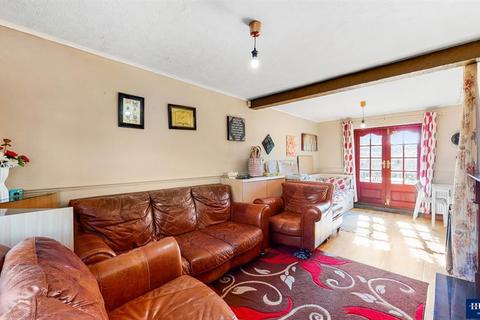 52 Crabtree Avenue, Romford, RM6 5EX