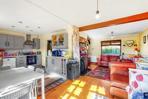 52 Crabtree Avenue, Romford, RM6 5EX