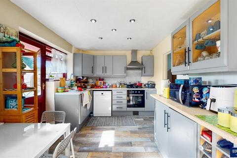 52 Crabtree Avenue, Romford, RM6 5EX