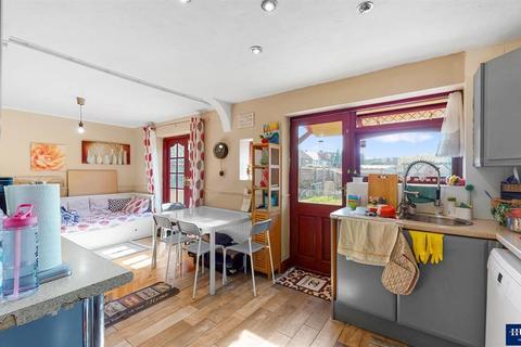 52 Crabtree Avenue, Romford, RM6 5EX
