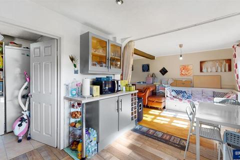 52 Crabtree Avenue, Romford, RM6 5EX