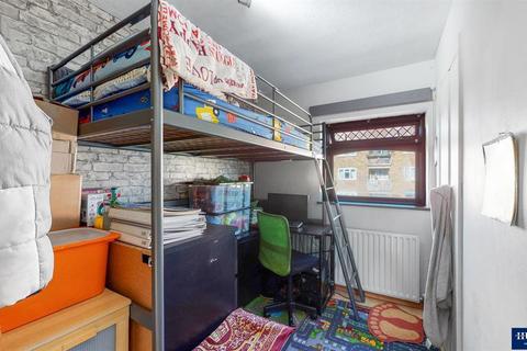 52 Crabtree Avenue, Romford, RM6 5EX