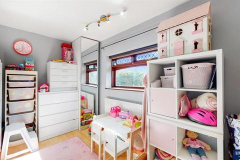 52 Crabtree Avenue, Romford, RM6 5EX
