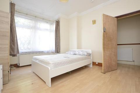 28 Redclyffe Road, London, E6 1DS
