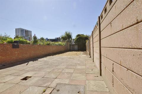 28 Redclyffe Road, London, E6 1DS