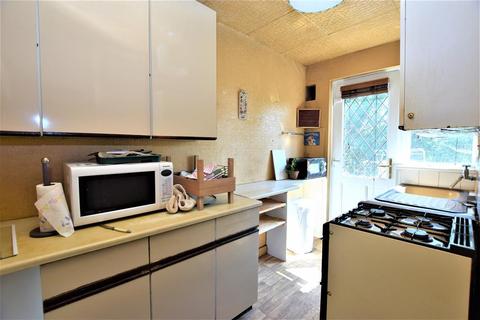 28 Grantham Gardens, Chadwell Heath, Romford, RM6 6HJ