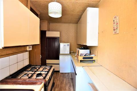 28 Grantham Gardens, Chadwell Heath, Romford, RM6 6HJ