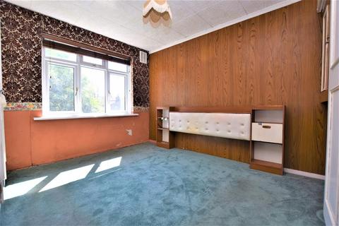 28 Grantham Gardens, Chadwell Heath, Romford, RM6 6HJ