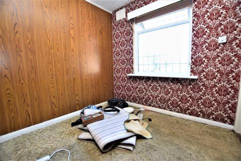 28 Grantham Gardens, Chadwell Heath, Romford, RM6 6HJ