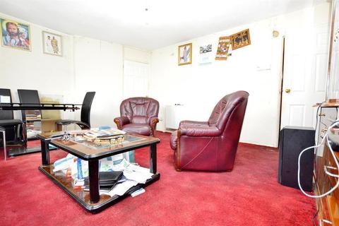 34 Ayres Close, London, E13 8BN