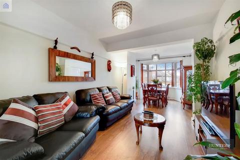 97 Roxy Avenue, Romford, RM6 4AZ