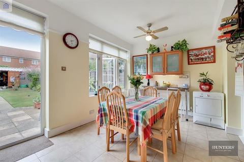97 Roxy Avenue, Romford, RM6 4AZ